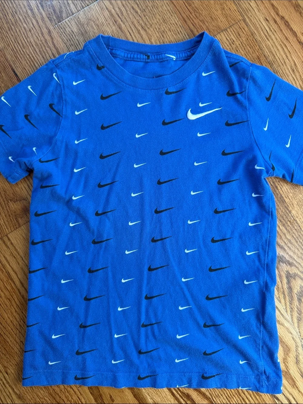 Boy’s Nike Shirt. Size Small. Excellent Condition.